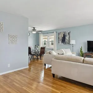 Rockaway 3 Bedroom By The Sea. Holiday home